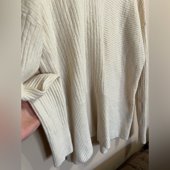Summersalt Luxe Cashmere Blend Funnel Cream Cashmere-Blend Sweater size Medium - Picture 7 of 8